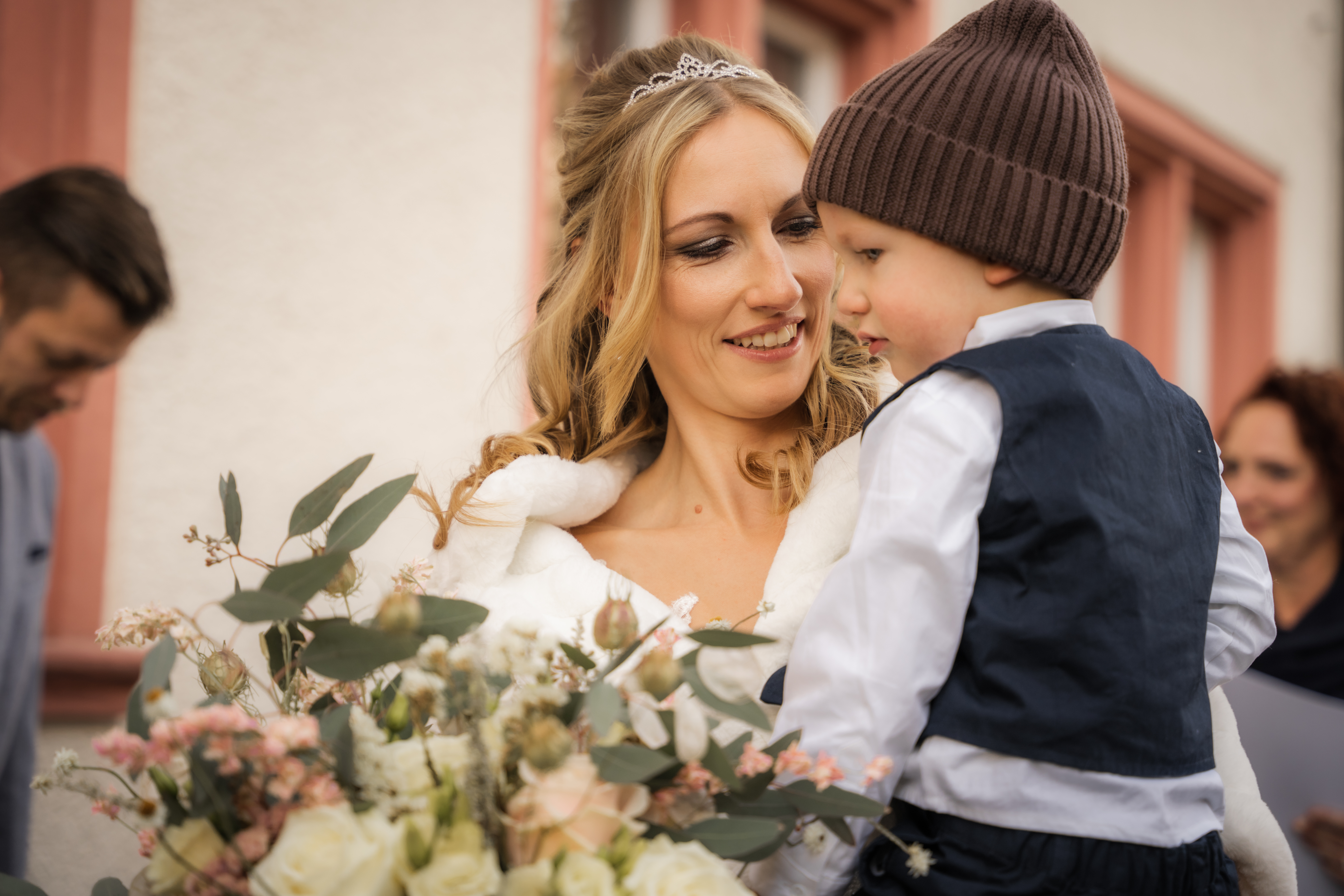 Zuckersüße Blumenkinder auf einer Hochzeit